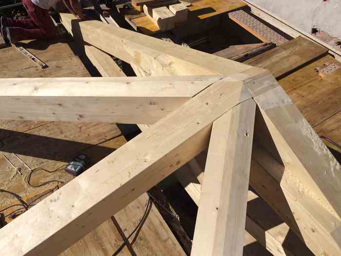 Rehabilitación de cubierta en madera laminada de vivienda unifamiliar