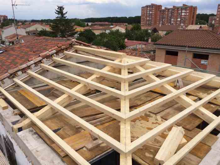 Rehabilitación de cubierta en madera laminada de vivienda unifamiliar